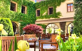 Hotel Octarna - Free On-Site Parking